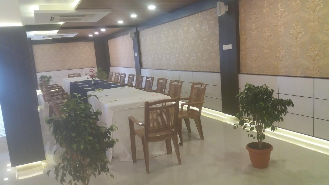 Kr Residency Hotel Kānādukāttān Zewnętrze zdjęcie