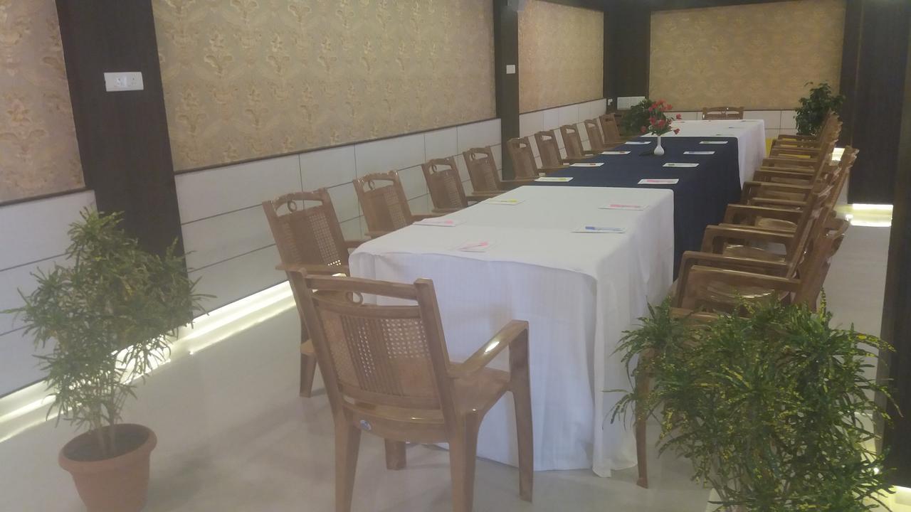 Kr Residency Hotel Kānādukāttān Zewnętrze zdjęcie