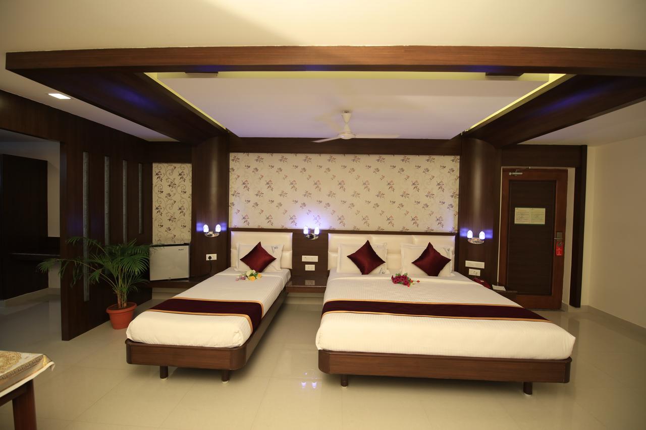 Kr Residency Hotel Kānādukāttān Zewnętrze zdjęcie