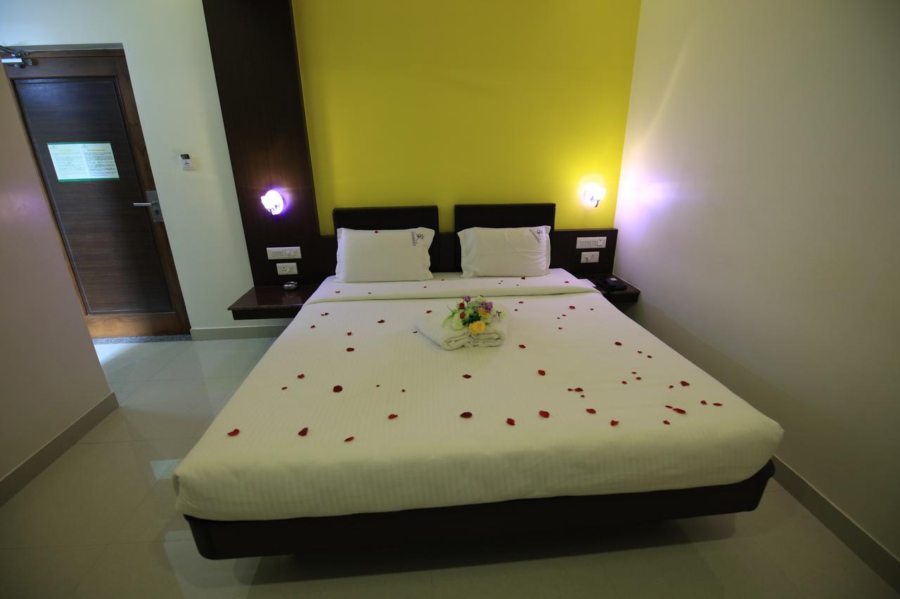 Kr Residency Hotel Kānādukāttān Zewnętrze zdjęcie
